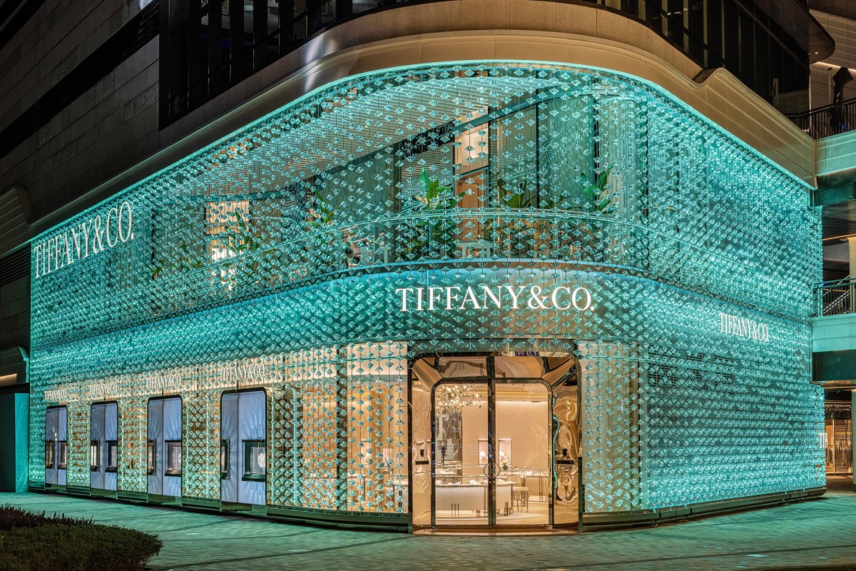 Сотни бриллиантов на фасаде магазина Tiffany от бюро MVRDV Сотни бриллиантов на фасаде магазина Tiffany от бюро MVRDV