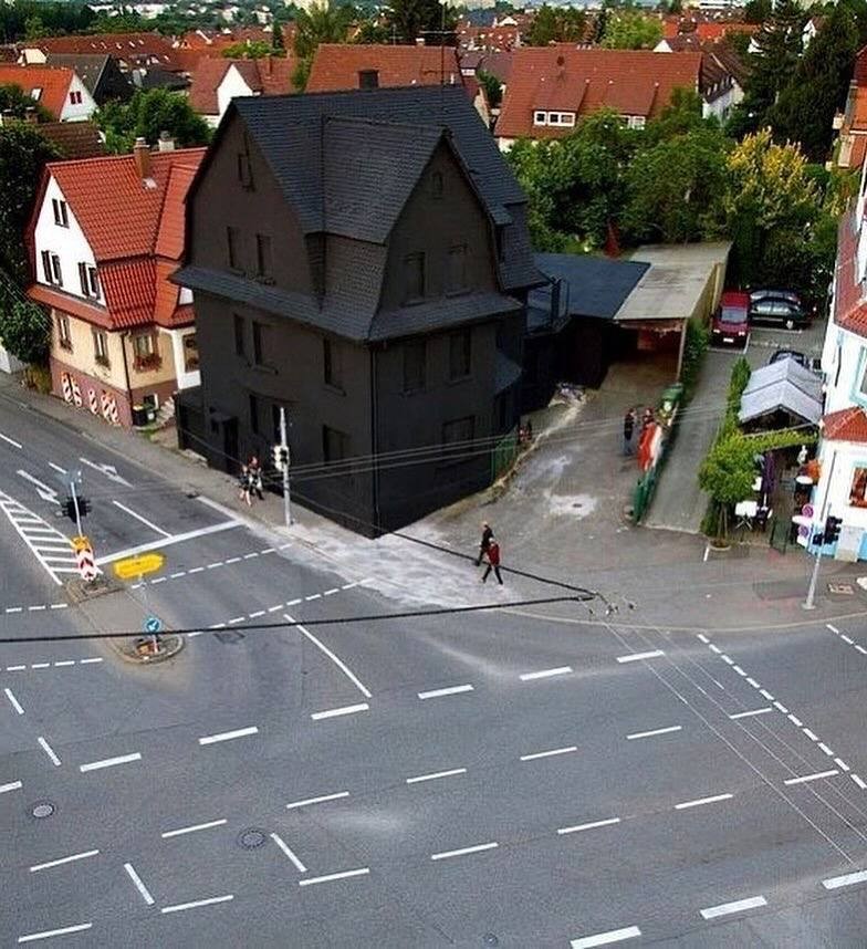 В одном черном-черном доме... В одном черном-черном доме...