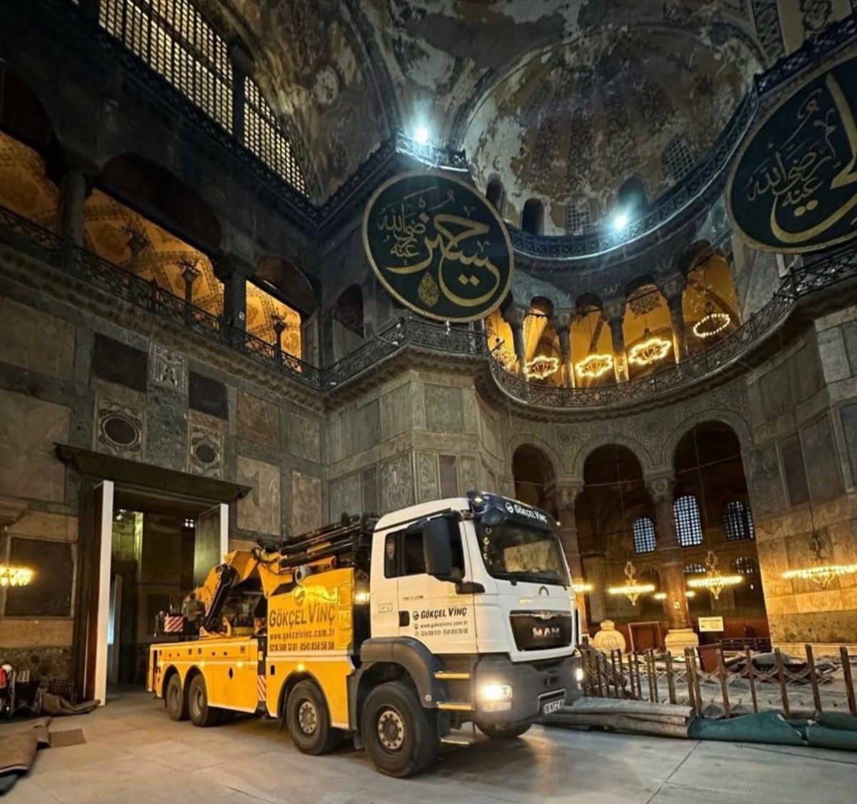 Скандал вокруг реставрации собора Айя-София в Стамбуле Скандал вокруг реставрации собора Айя-София в Стамбуле