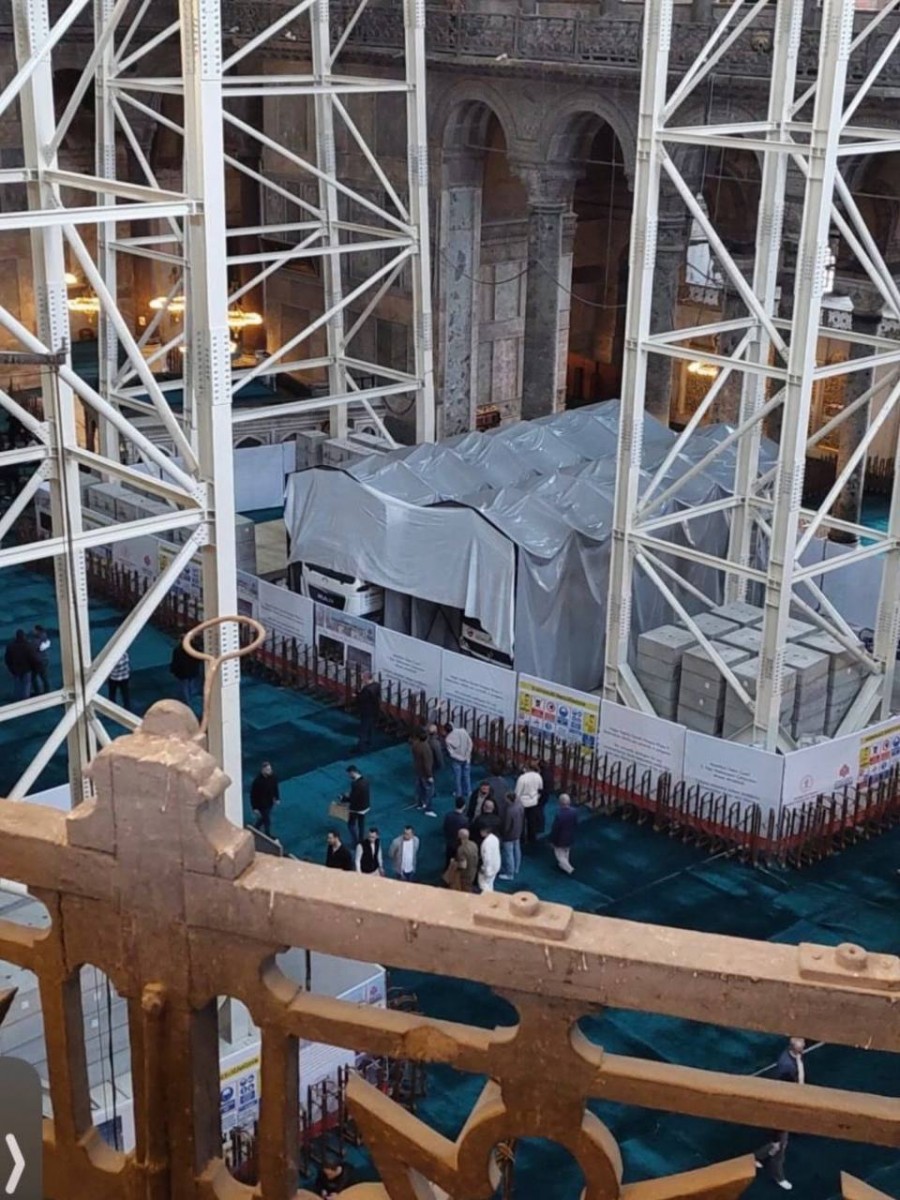 Скандал вокруг реставрации собора Айя-София в Стамбуле Скандал вокруг реставрации собора Айя-София в Стамбуле