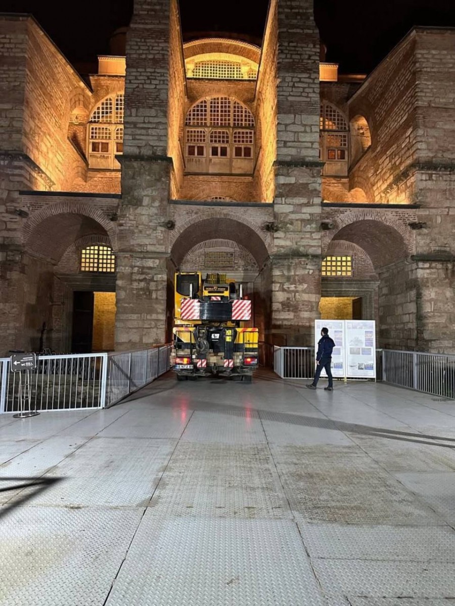 Скандал вокруг реставрации собора Айя-София в Стамбуле Скандал вокруг реставрации собора Айя-София в Стамбуле