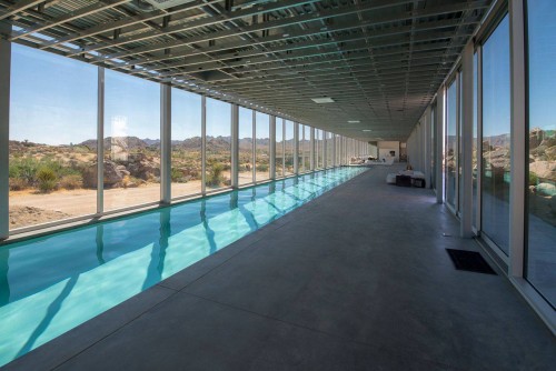 Дом-невидимка посреди пустыни Дом-невидимка посреди пустыни