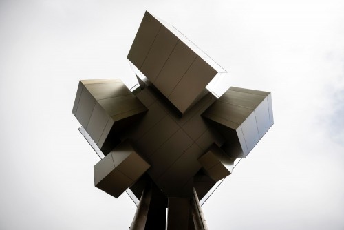 СПА-центр парящий над горизонтом