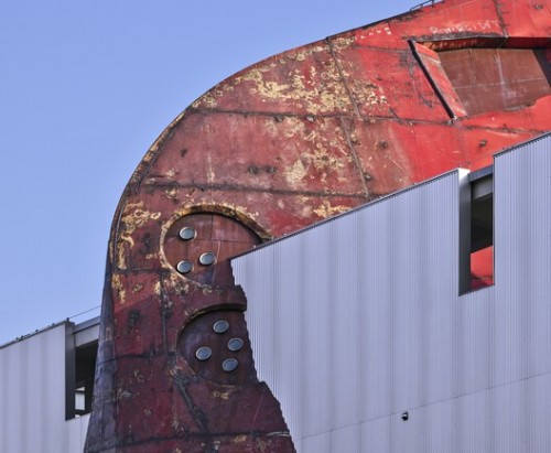 Церковь в форме Ноева ковчега, построенная из старых кораблей