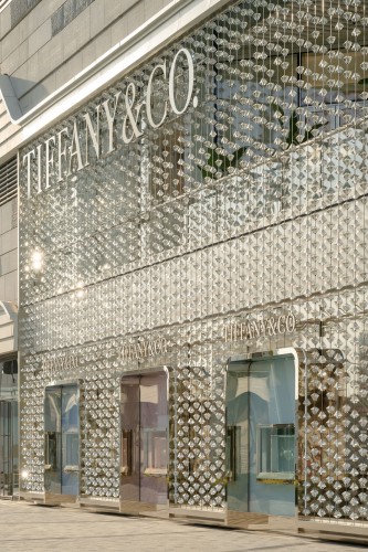 Сотни бриллиантов на фасаде магазина Tiffany от бюро MVRDV Сотни бриллиантов на фасаде магазина Tiffany от бюро MVRDV