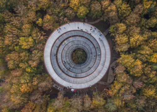 Кортеновская башня-гиперболоид посреди леса